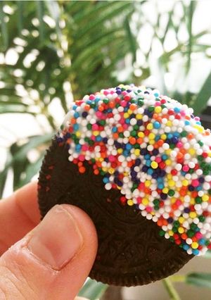 カラフルなチョコディップオレオ-レシピのメイン写真