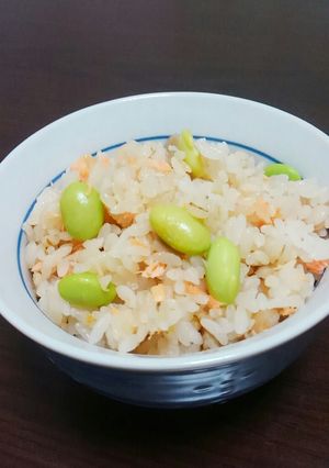 押し麦入り!簡単鮭と枝豆の炊き込みご飯-レシピのメイン写真