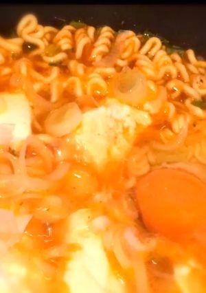 辛ラーメンでチゲ鍋風-レシピのメイン写真