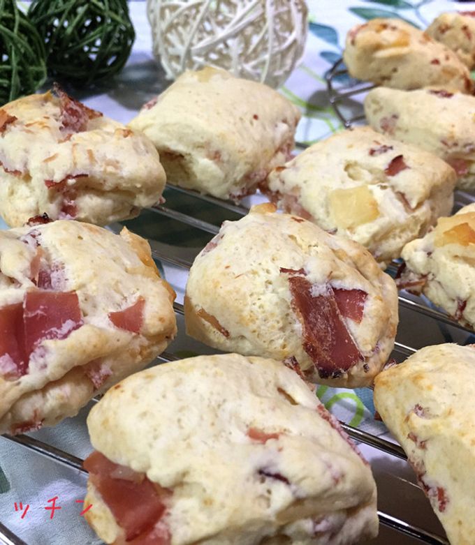 HMで朝食スコーン☆ベーコン&チーズ-レシピのメイン写真
