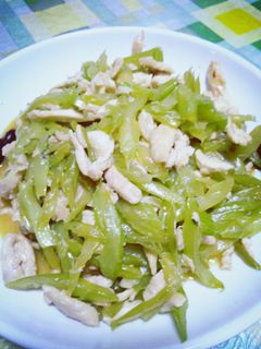中国発☆セロリと鶏肉の炒め物 ~芹菜肉丝-レシピのメイン写真