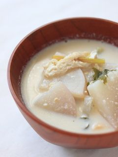 かぶと油揚げの豆乳味噌汁。-レシピのメイン写真