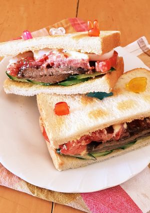 イシイのハンバーグのクラブハウスサンド-レシピのメイン写真