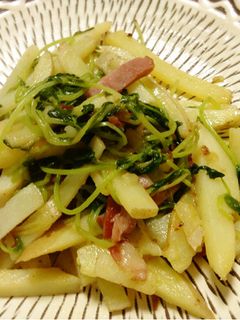 新じゃがとハムと豆苗のピリ辛炒め-レシピのメイン写真