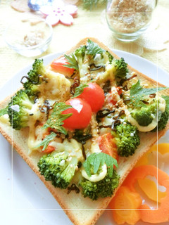 薫香 ブロ×ミニトマ 塩*塩昆布トースト-レシピのメイン写真