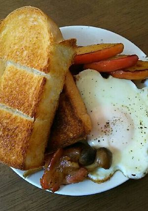 ベーコンとリンゴとしめじのバターソテー-レシピのメイン写真