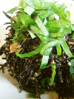 梅ひじき♪おにぎりにもごはんにも-レシピのメイン写真