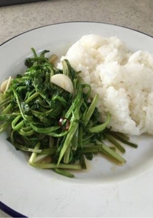 簡単！せりのニンニクエスニック炒め-レシピのメイン写真
