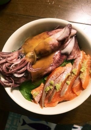 簡単２種盛海鮮丼★鮭鰹鮪鯵等の刺身とイカ-レシピのメイン写真