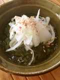 玉ねぎとメカブの和え物