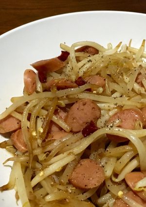ピリ辛もやしとウインナー炒め【時短簡単】-レシピのメイン写真