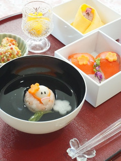 ひな祭りに。雛人形が入ったお吸い物-レシピのメイン写真
