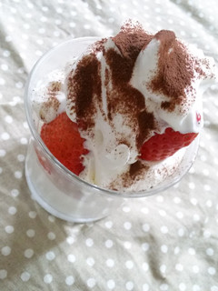 苺とチーズクリームパフェ【適当おやつ】-レシピのメイン写真