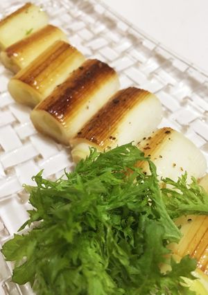 フライパンで焼くだけ♡とろりと旬の白ねぎ-レシピのメイン写真