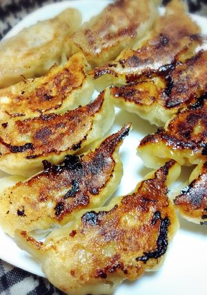 餃子屋さんの皮まで手作りジューシー餃子♪-レシピのメイン写真