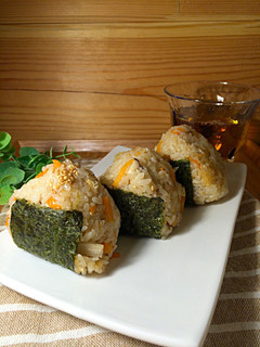 十六茶飯風おにぎり-レシピのメイン写真