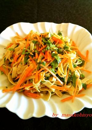 パクチー(香菜)入り千枚豆腐サラダ-レシピのメイン写真