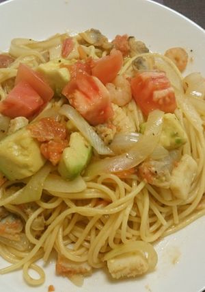 アボカドとシー​フードの和風パスタ-レシピのメイン写真