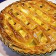 干しぶどうとクリームのアップルパイ
