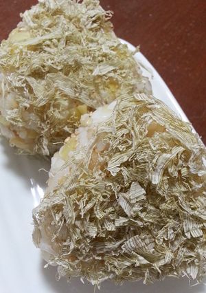 お弁当に＊とろろ昆布でごまたくおにぎり-レシピのメイン写真