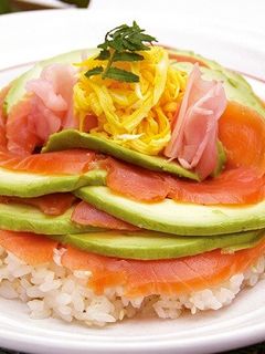 アボカドとスモークサーモンのちらし寿司-レシピのメイン写真