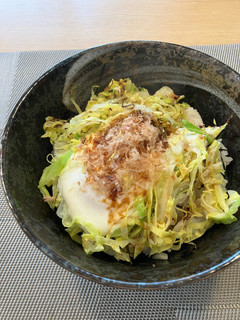 鰹節香る🌸春キャベツ目玉焼き丼-レシピのメイン写真