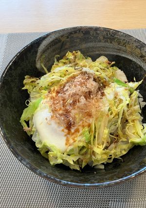 鰹節香る🌸春キャベツ目玉焼き丼-レシピのメイン写真