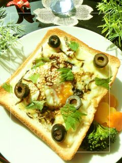 温泉卵×黒オリーブの和トースト-レシピのメイン写真