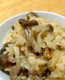 しめじと玉ねぎの炊き込みご飯（味の素入り