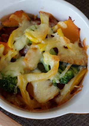 ミートソースと彩り野菜のチーズ焼き-レシピのメイン写真