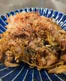 油揚げたっぷり！豚バラ肉のソース焼きそば