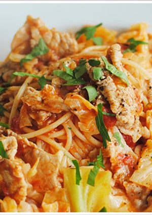 豚肉とキャベツのトマトソースのパスタ-レシピのメイン写真