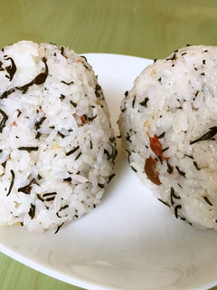 ☆梅ひじきおにぎり-レシピのメイン写真