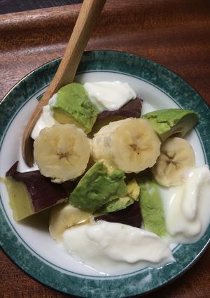 バナナとさつまいもアボカドのヨーグルト-レシピのメイン写真