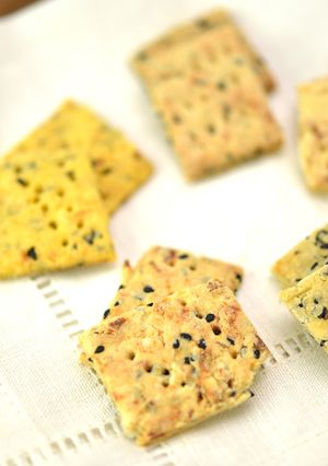チーズのような香りが◎酒かすクラッカー-レシピのメイン写真