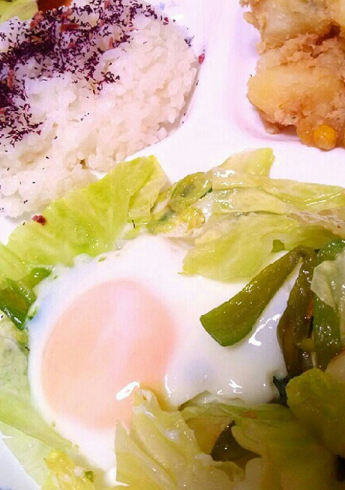 朝ごはんに☆簡単☆野菜たっぷり目玉焼き-レシピのメイン写真