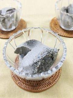 甘さ控えめ☆簡単黒ごま豆乳プリン-レシピのメイン写真