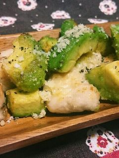 フライパンで簡単☆アボカドと鶏肉の揚げ物-レシピのメイン写真
