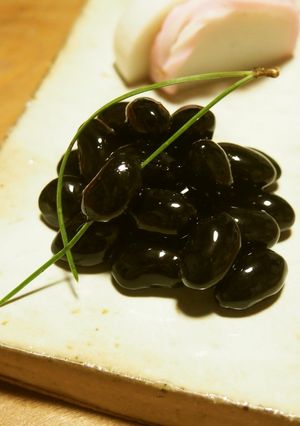 【お節】鉄鍋ダッチオーブンで時短　黒豆煮-レシピのメイン写真