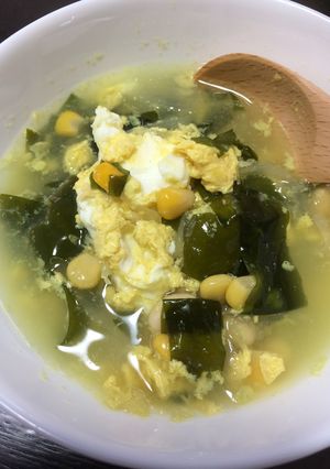 卵とわかめ鶏ガラすーぷ大豆入り-レシピのメイン写真