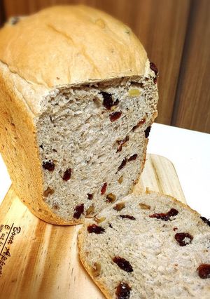 クルミとレーズンの全粒粉食パン-レシピのメイン写真