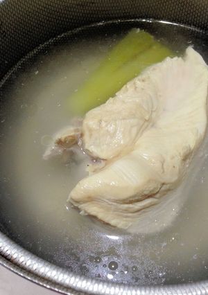 安くて便利な鶏むね肉を下ごしらえ☆ゆで鶏-レシピのメイン写真