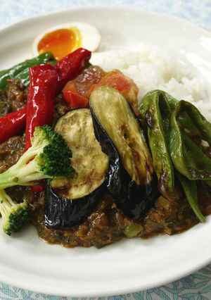 揚げ野菜をいっぱいトッピングドライカレー-レシピのメイン写真