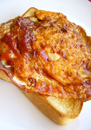 目玉焼きケチャソース☆トースト-レシピのメイン写真