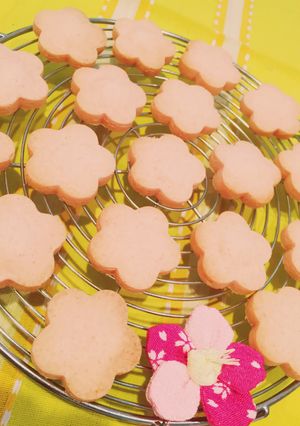 ストロベリーチョコでピンクのクッキー-レシピのメイン写真