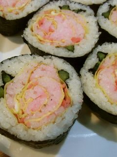 ひな祭りに「バラの巻き寿し」-レシピのメイン写真