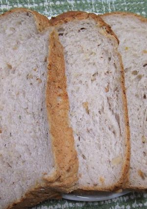 ミックスナッツ食パン〜HBドライイースト-レシピのメイン写真