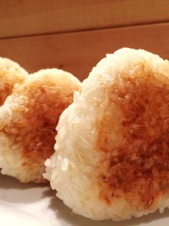 煮切り醤油の焼きおにぎり@容易く一品-レシピのメイン写真