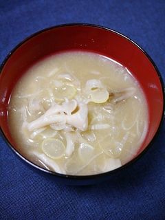 初めてでも簡単♪舞茸味噌汁(コツあり)-レシピのメイン写真