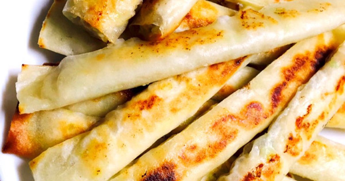 hide 焼き餃子、春巻き2点 hide 焼き餃子、春巻き2点 春巻の皮で作る鉄鍋風!?